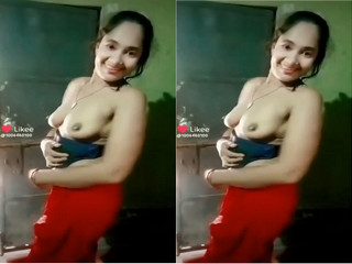 Sexy Bhabhi Shows Boobs