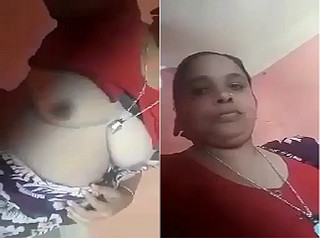 Desi Bhabhi Shows Boobs