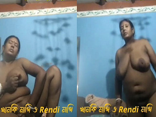 Horny Desi Boudi Fingering