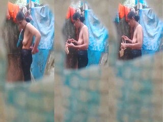 Desi Wife Bathing Capture In Hidden Cam