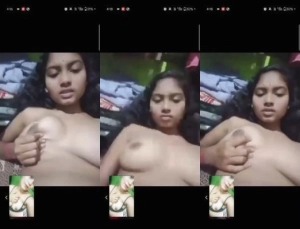Desi Girl Play With Her Boobs